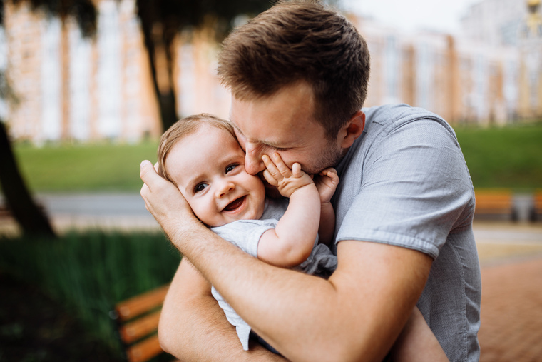 Día del Abrazo: Beneficios de los abrazos en los niños desde temprana edad