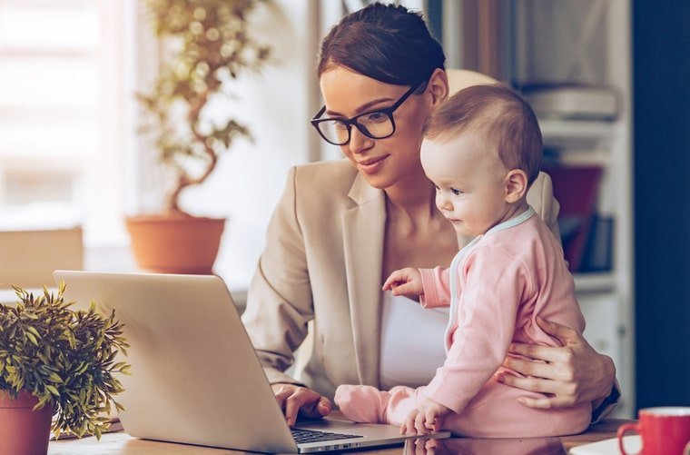 Mamás vs. teletrabajo, ¿cómo trabajar en casa sin morir en el intento?