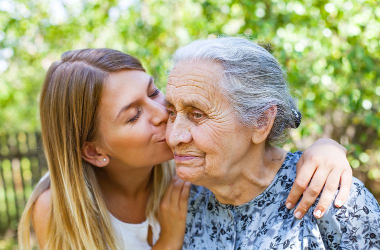 Consejos para una convivencia saludable con personas con Alzheimer